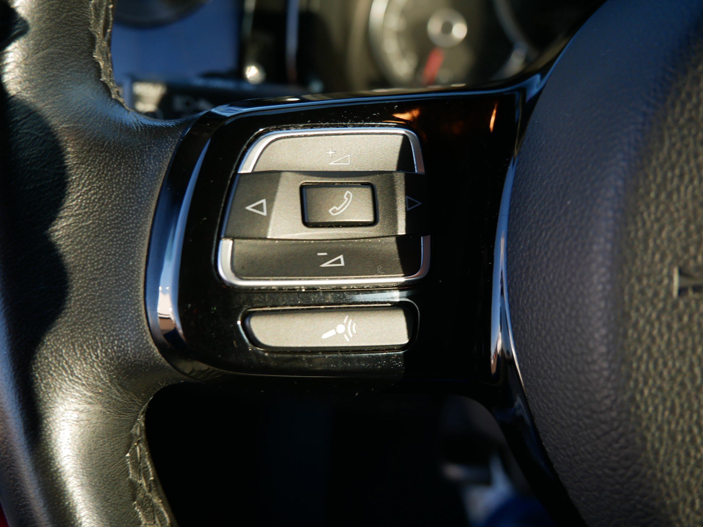 Used 2019 Volkswagen Beetle 2.0T Final Edition SEL image 28