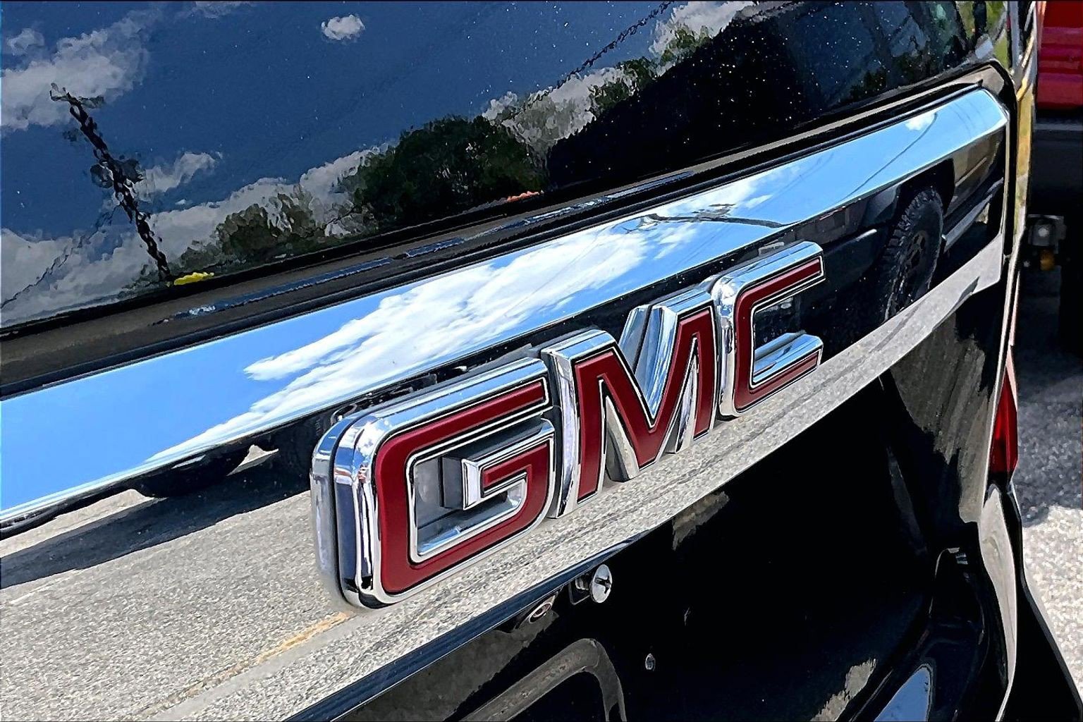 Used 2023 GMC Yukon XL SLT w/ SLT Premium Package AWD/4WD image 8