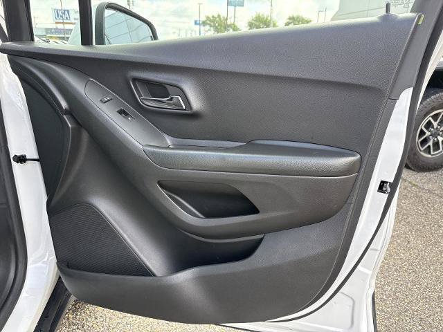 Used 2022 Chevrolet Trax LT w/ LT Convenience Package AWD/4WD image 21