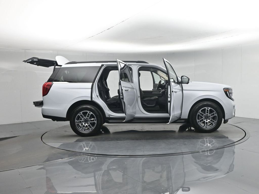 Certified 2025 Ford Expedition Active RWD image 4