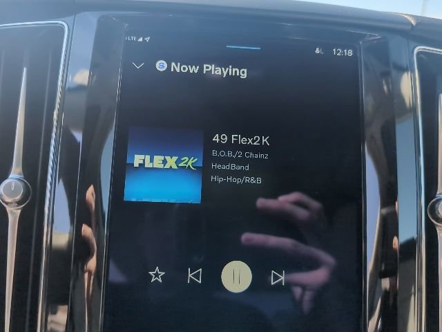 Used 2023 Volvo XC60 B5 Plus image 18