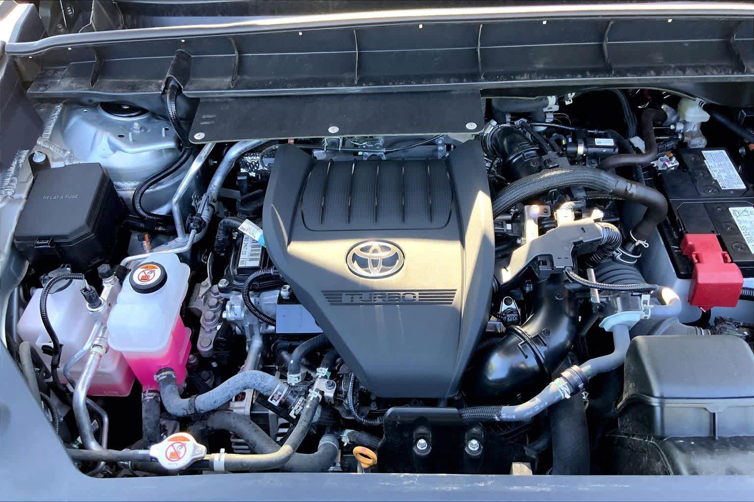 Used 2025 Toyota Highlander Limited AWD/4WD image 32
