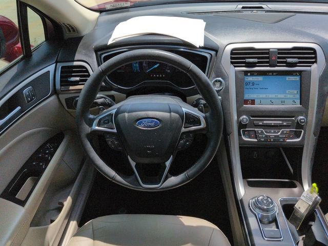Certified 2018 Ford Fusion SE w/ Fusion SE Technology Package FWD image 18