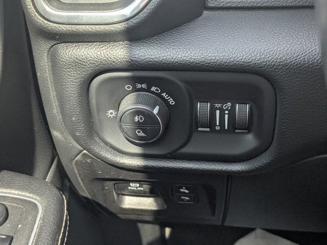 Used 2022 RAM 1500 Laramie AWD/4WD image 16