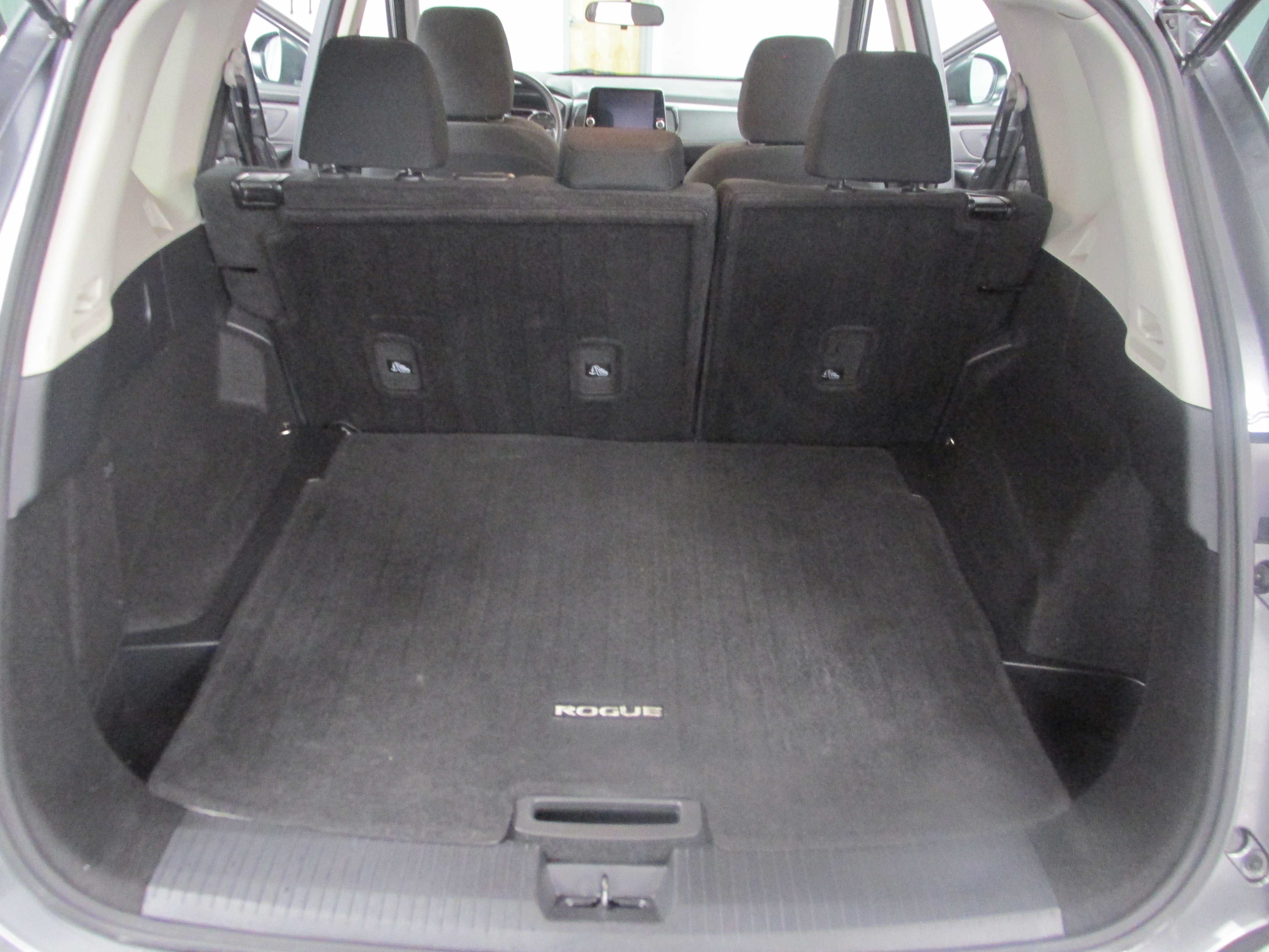 Used 2024 Nissan Rogue S FWD image 22