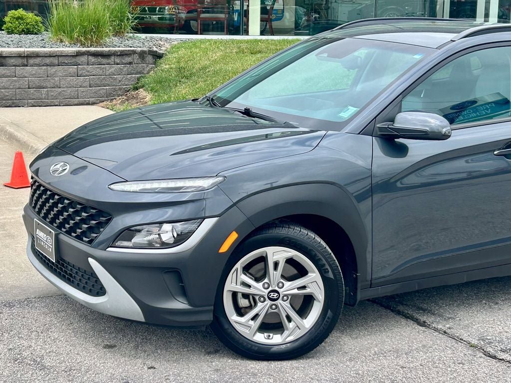 Used 2022 Hyundai Kona SEL AWD/4WD image 2