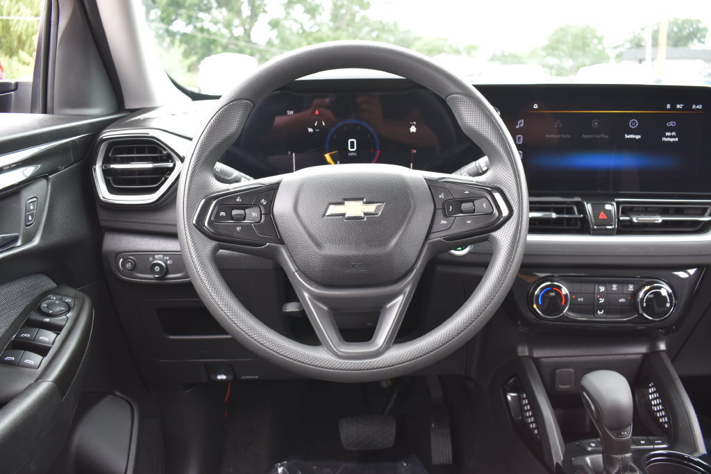 Used 2025 Chevrolet TrailBlazer LT AWD/4WD image 16