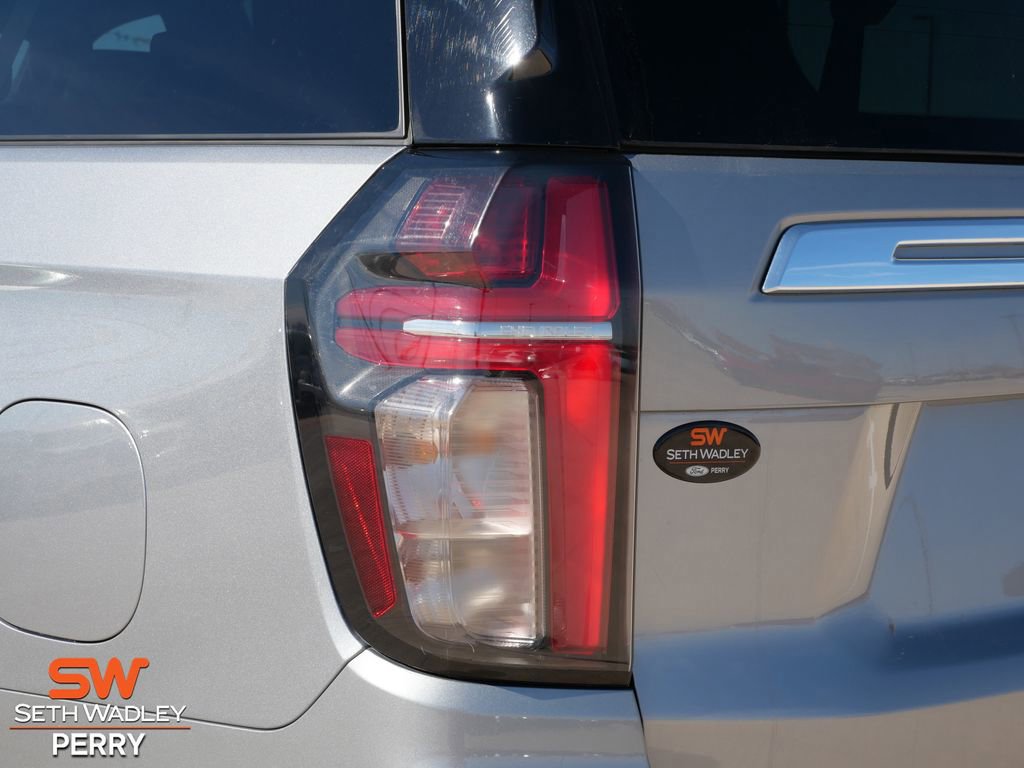 Used 2024 Chevrolet Suburban LT image 9
