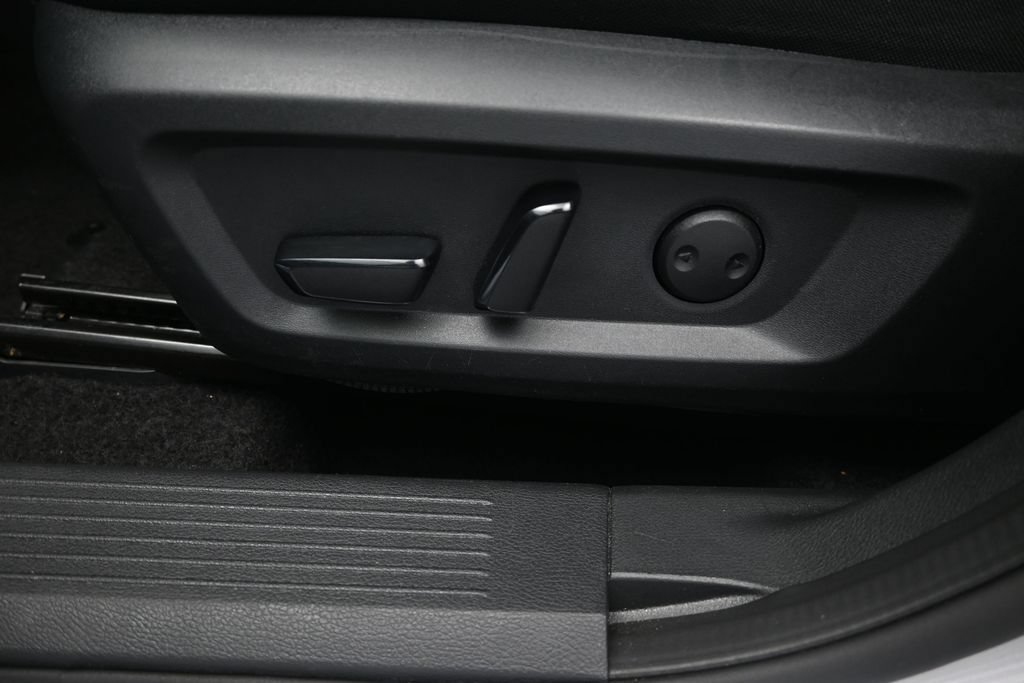 Used 2025 Nissan Rogue SV FWD image 22