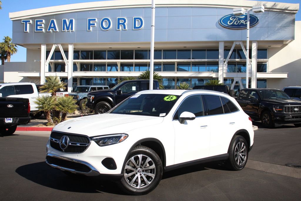 Used 2025 Mercedes-Benz GLC 300 4MATIC image 2