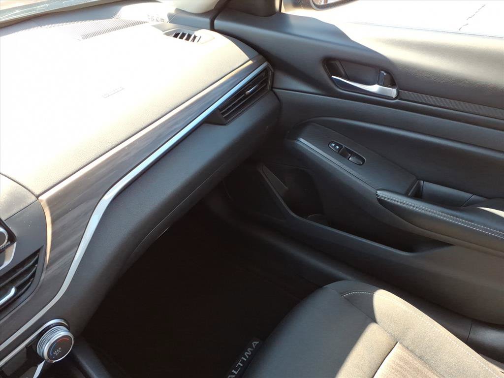 Used 2025 Nissan Altima 2.5 SV FWD image 17