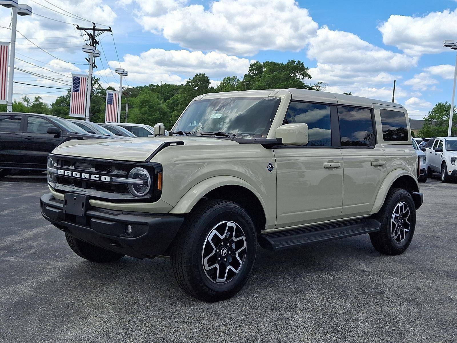 Certified 2025 Ford Bronco Outer Banks AWD/4WD image 3