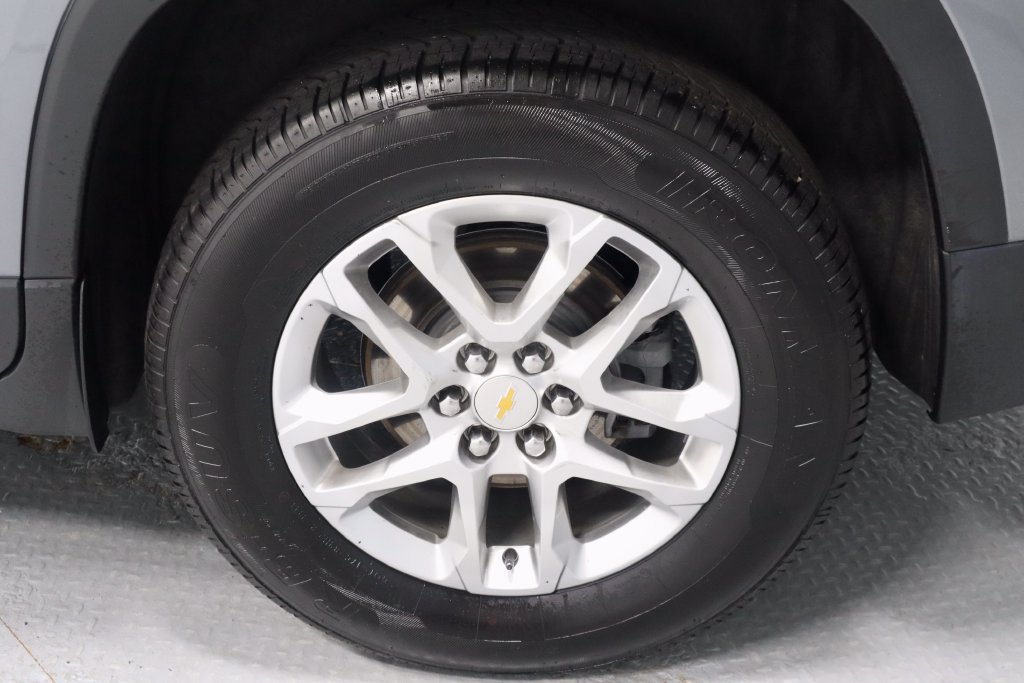 Used 2021 Chevrolet Traverse LT FWD image 19