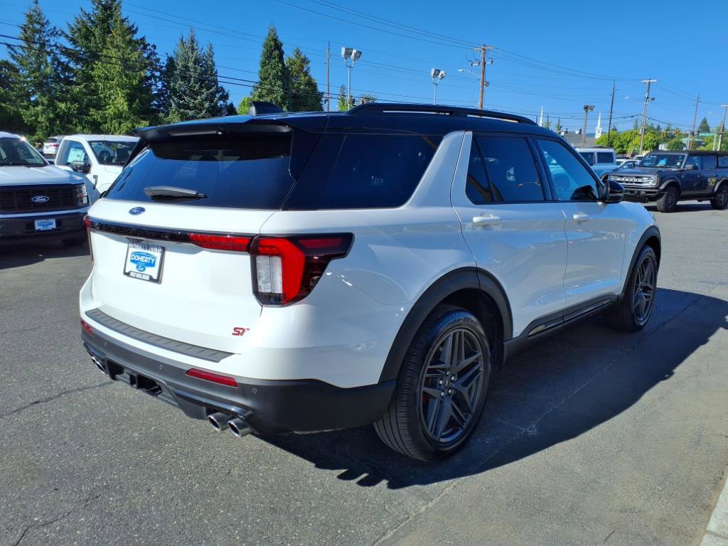Certified 2025 Ford Explorer ST image 4