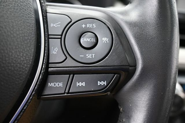 Used 2020 Toyota RAV4 XLE Premium FWD image 16