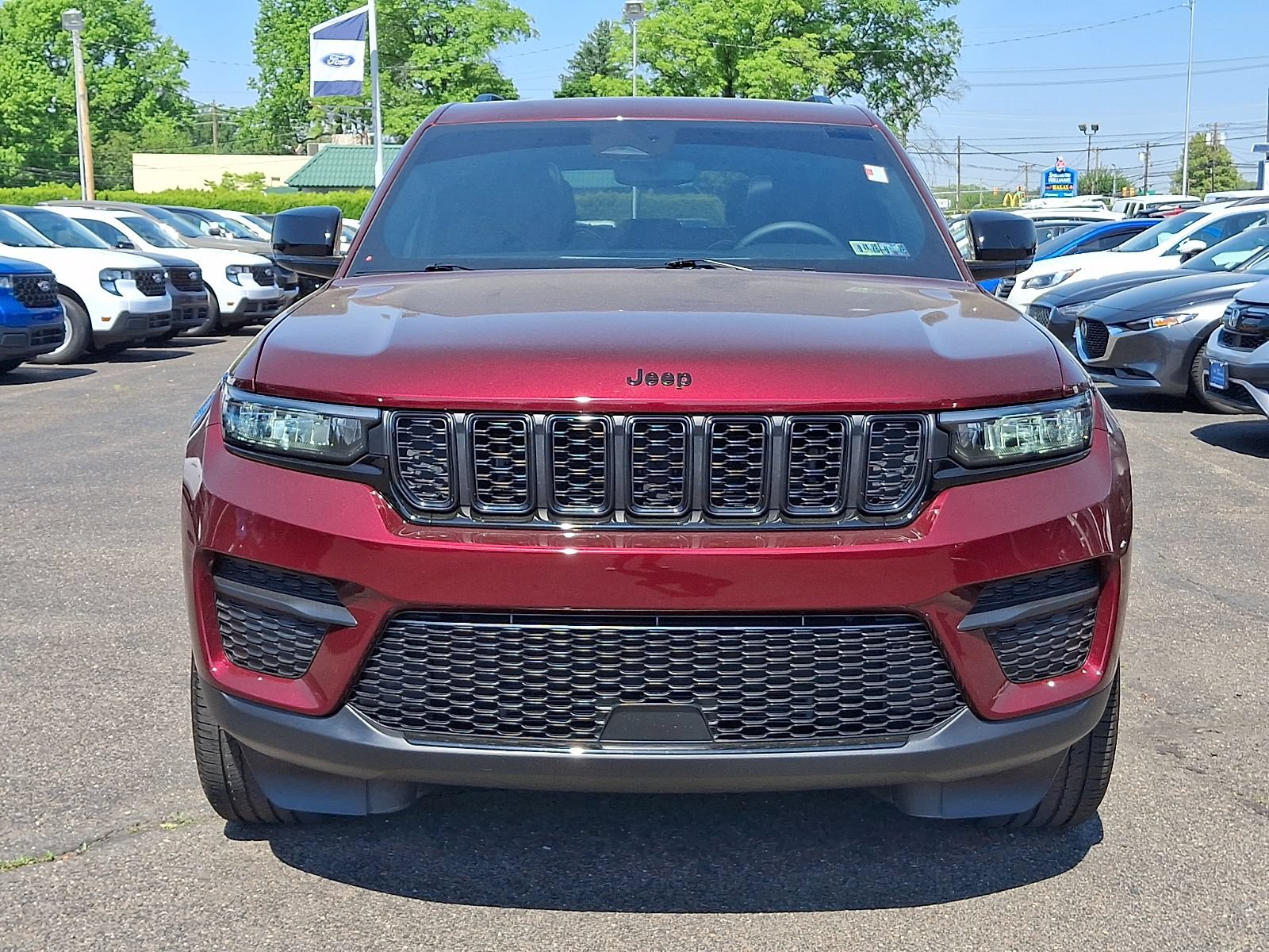 Used 2024 Jeep Grand Cherokee Altitude AWD/4WD image 2