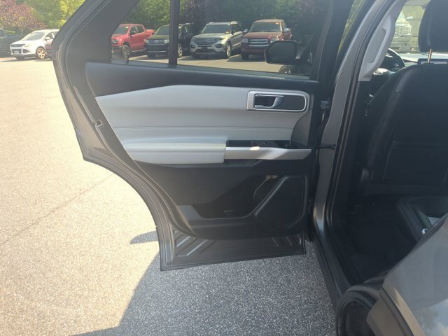 Certified 2022 Ford Explorer XLT w/ Equipment Group 202A RWD image 28