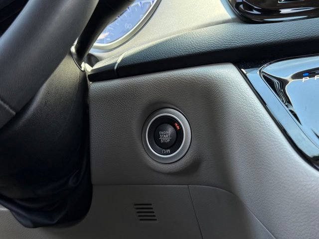Used 2023 Chrysler Pacifica Touring-L FWD image 10