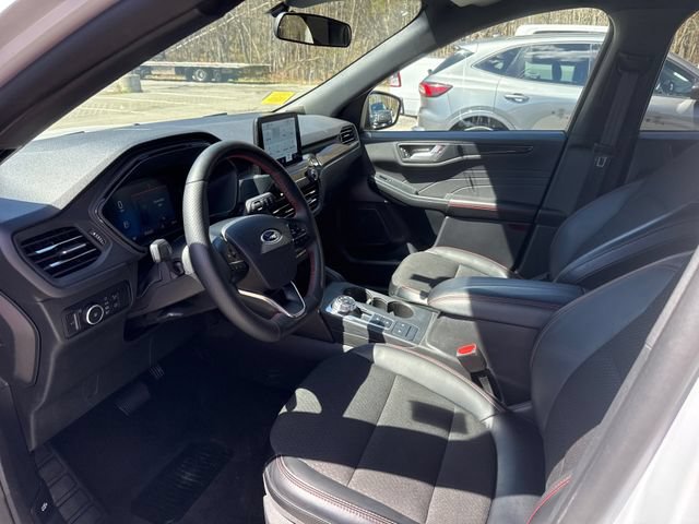 Certified 2025 Ford Escape ST-Line Select AWD/4WD image 11