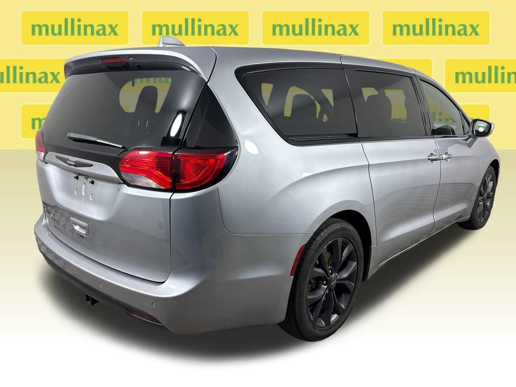 Used 2018 Chrysler Pacifica Touring Plus w/ S Appearance Package FWD image 6