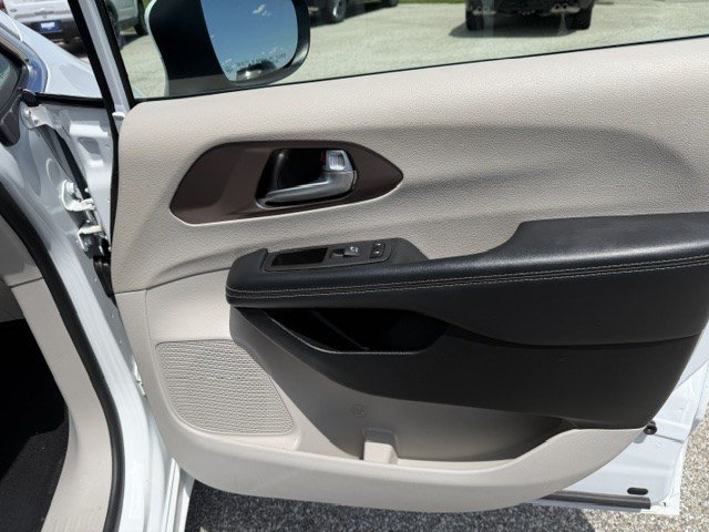 Used 2023 Chrysler Voyager LX FWD image 35