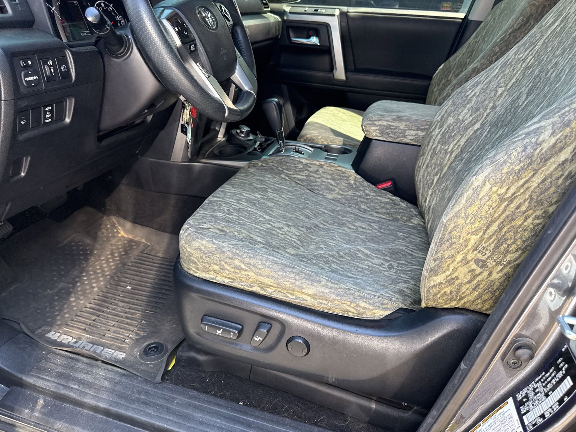 Used 2020 Toyota 4Runner SR5 AWD/4WD image 15