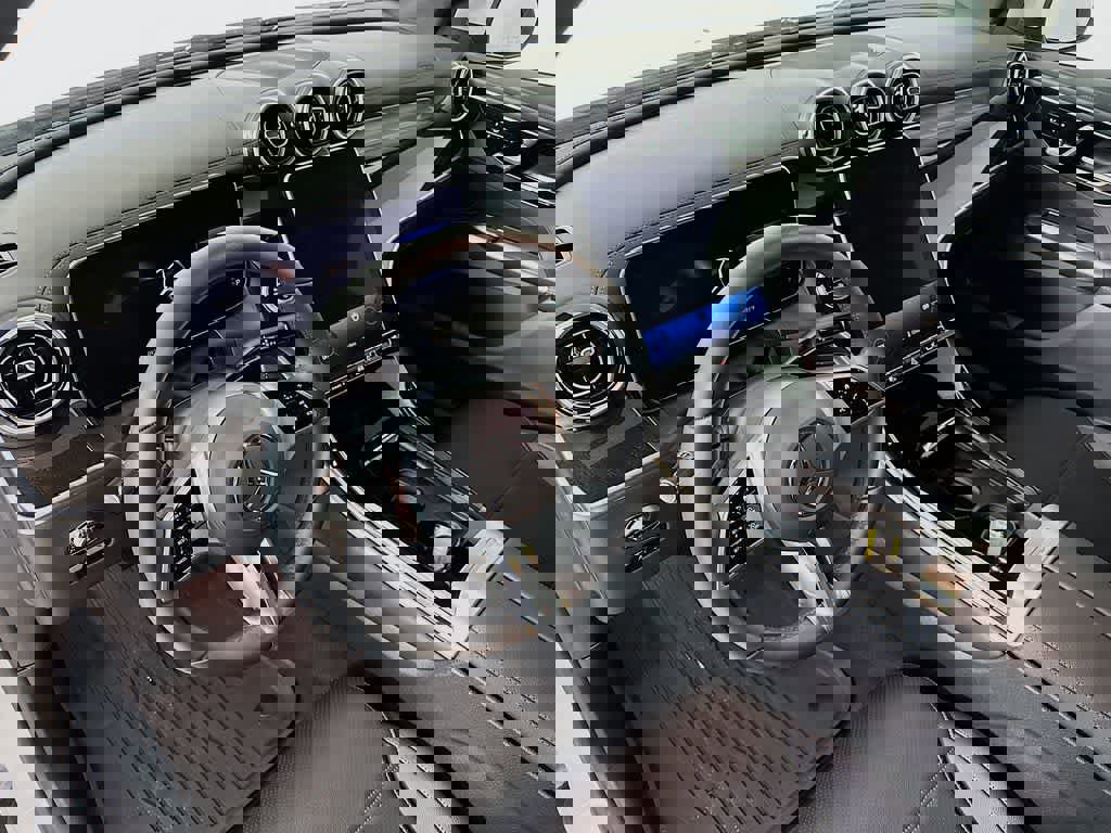 Used 2024 Mercedes-Benz GLC 300 GLC 300 image 9