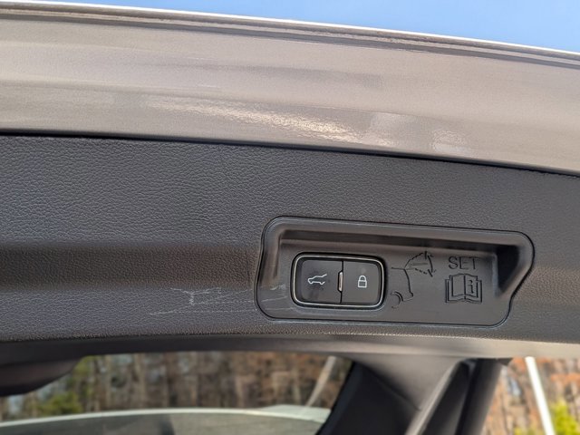 Certified 2022 Ford Explorer XLT w/ Equipment Group 202A image 33