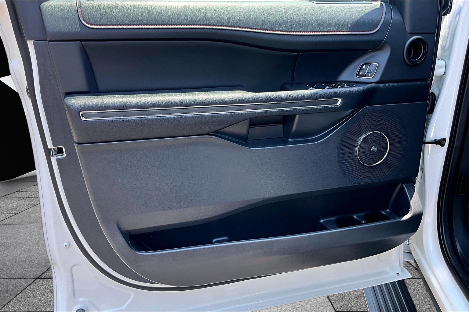 Certified 2024 Ford Expedition Limited AWD/4WD image 18