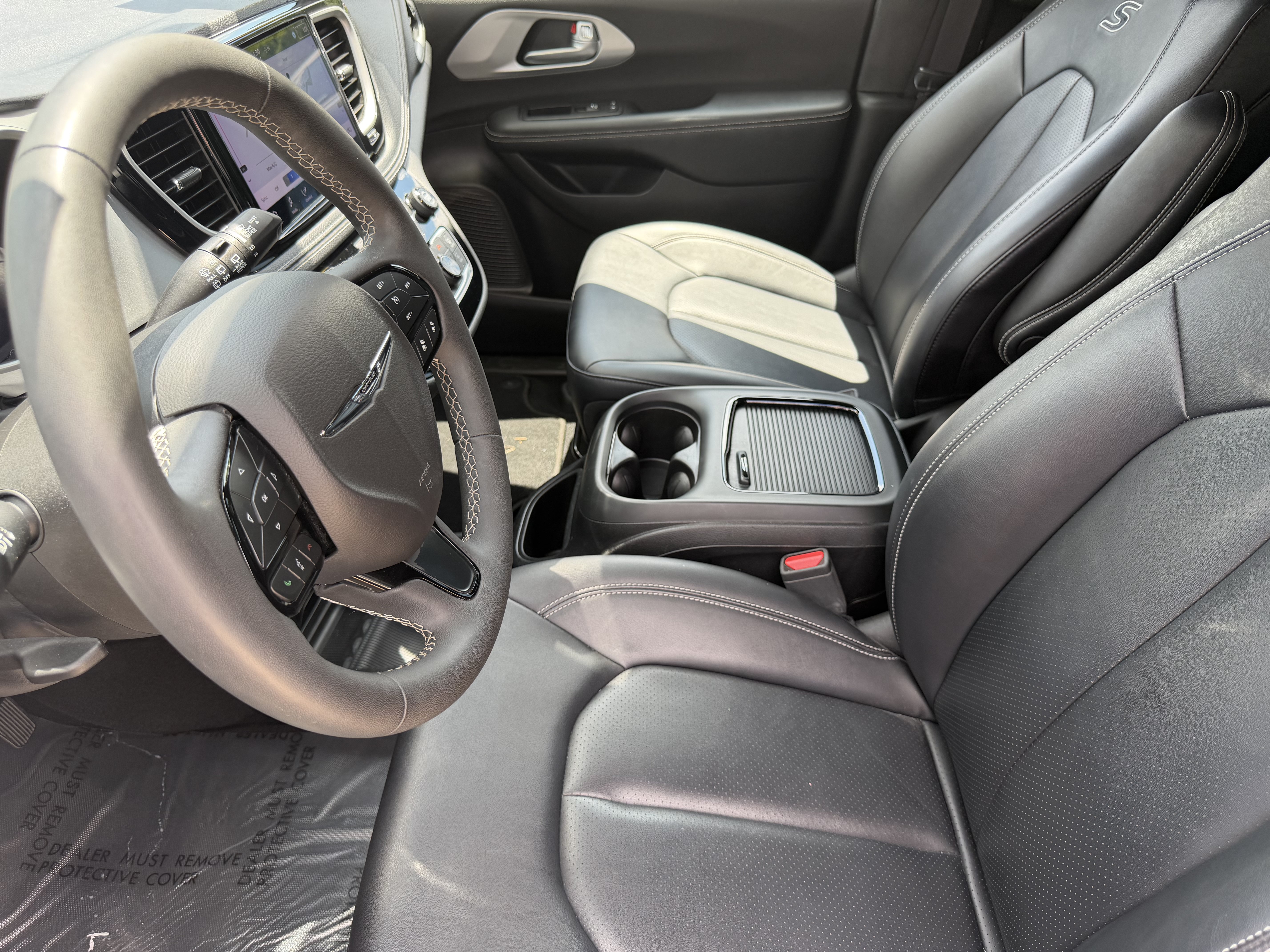 Used 2024 Chrysler Pacifica Limited FWD image 10