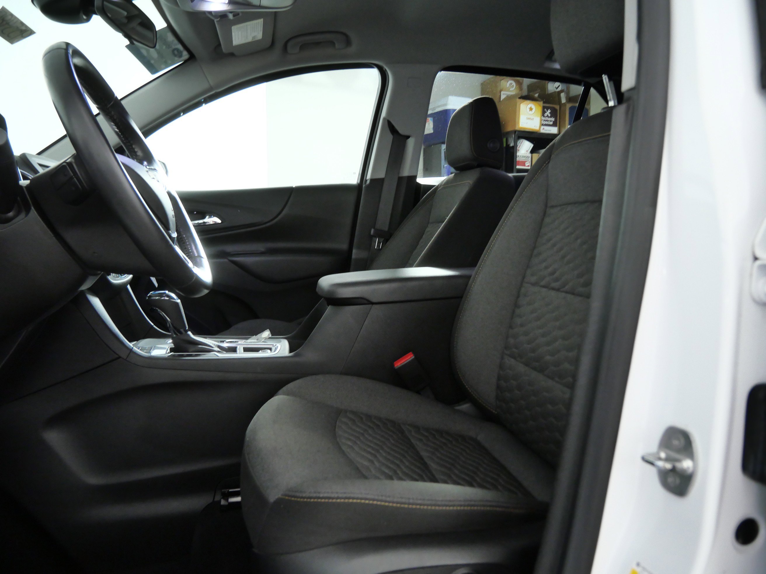 Used 2020 Chevrolet Equinox LT AWD/4WD image 16