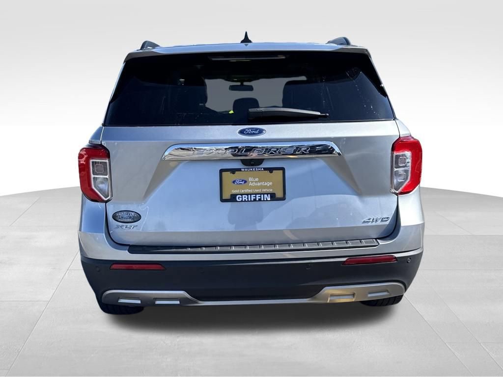 Certified 2022 Ford Explorer XLT w/ Equipment Group 202A image 3