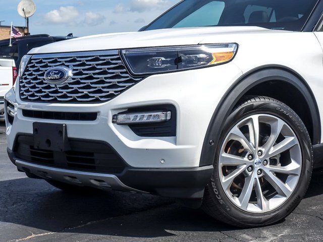 Certified 2023 Ford Explorer Platinum w/ Technology Package AWD/4WD image 3