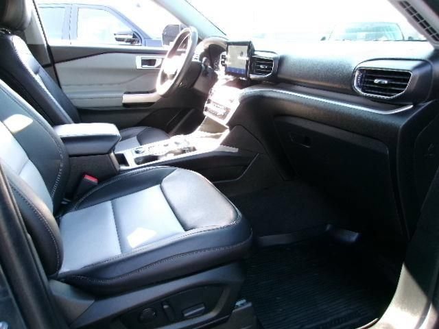 Certified 2022 Ford Explorer XLT w/ Equipment Group 202A AWD/4WD image 4