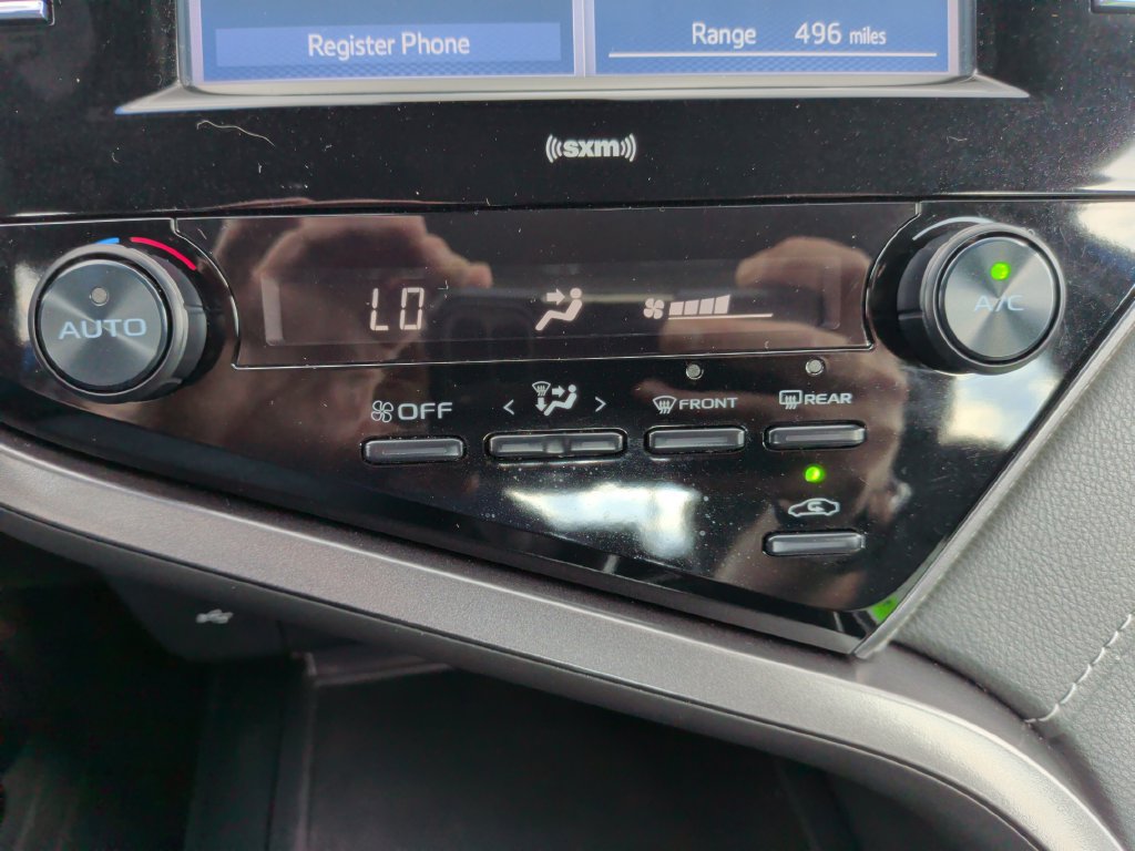 Used 2020 Toyota Camry SE FWD image 21