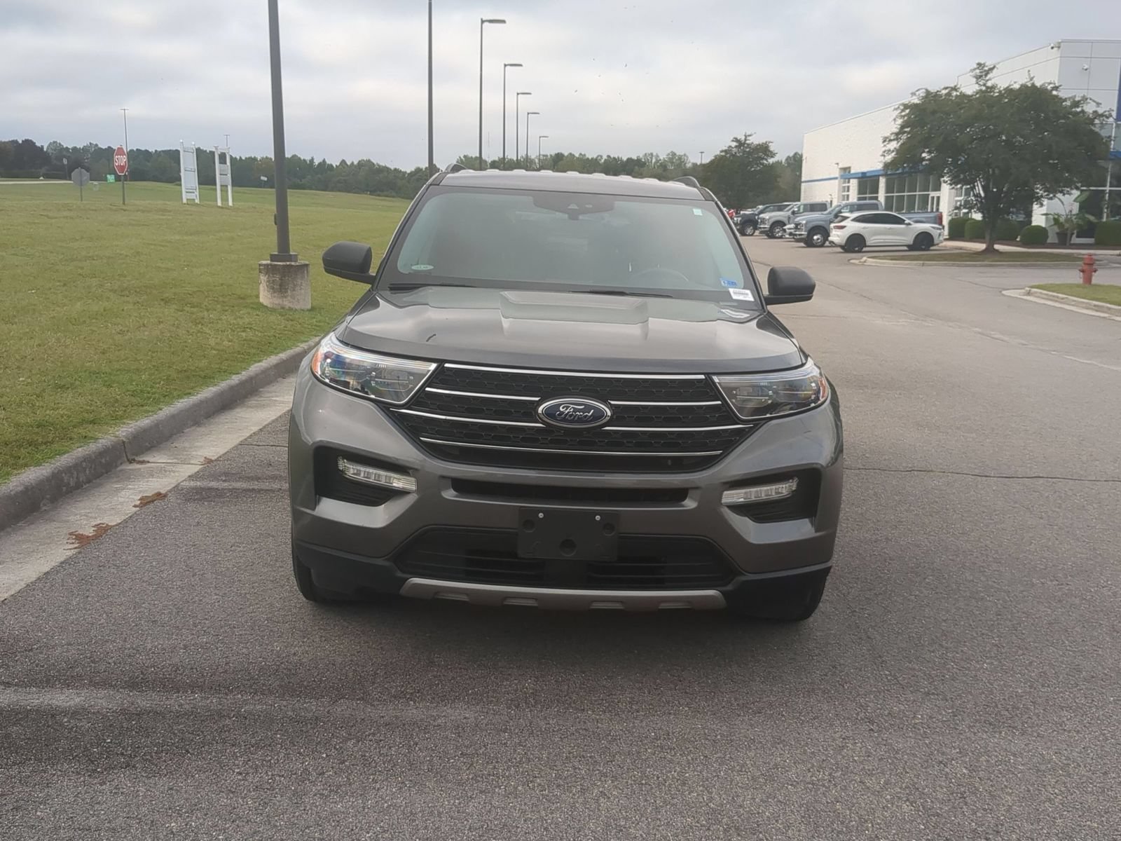 Certified 2022 Ford Explorer XLT w/ Equipment Group 202A RWD image 8
