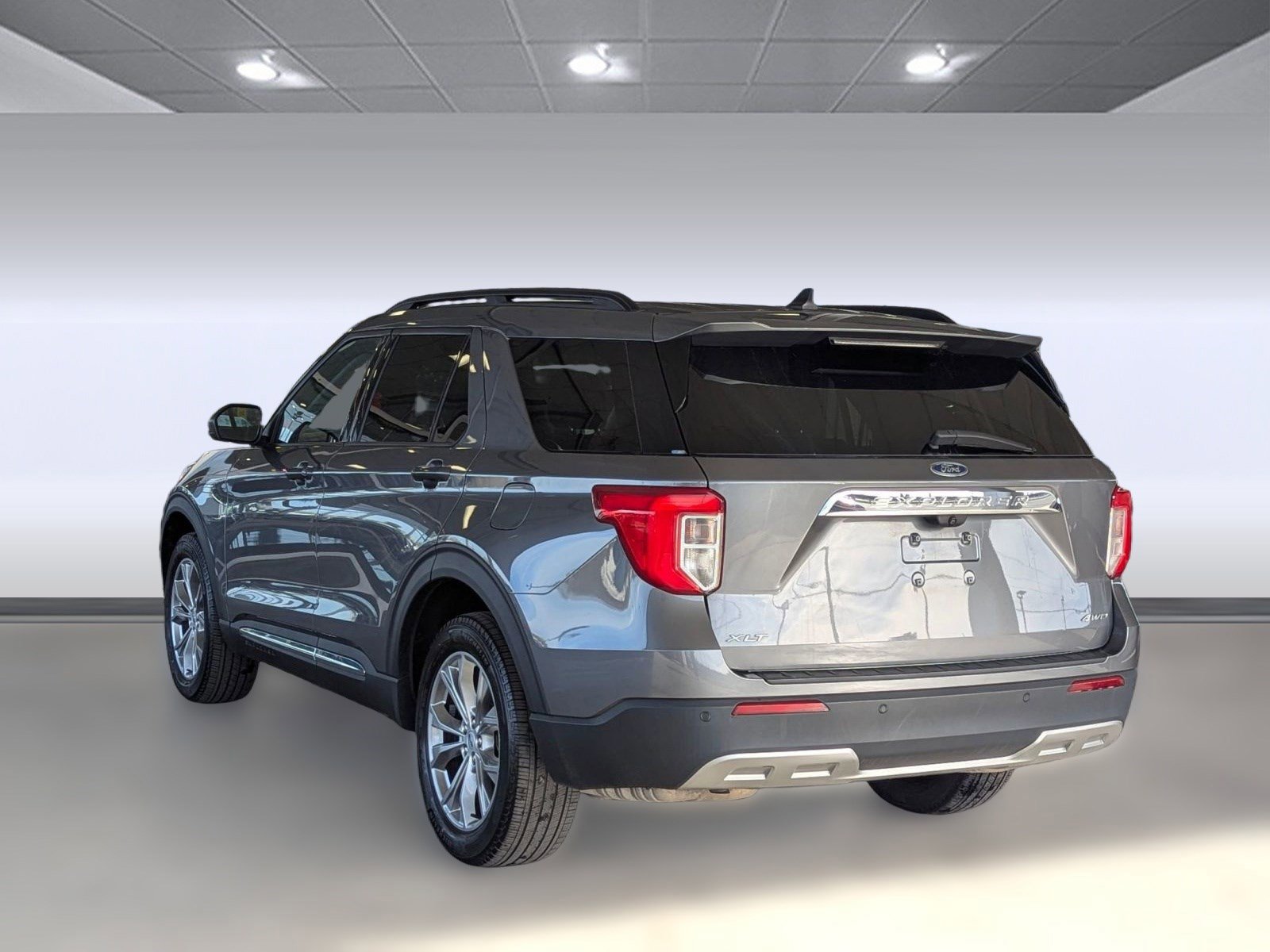 Certified 2022 Ford Explorer XLT w/ Equipment Group 202A image 3