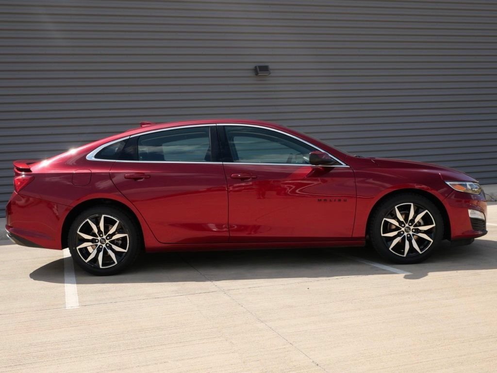 Used 2021 Chevrolet Malibu RS FWD image 2
