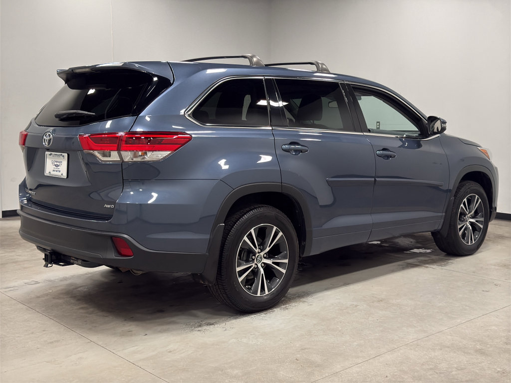 Used 2017 Toyota Highlander LE image 8