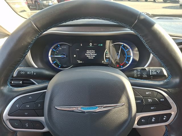 Used 2021 Chrysler Pacifica Touring-L w/ Uconnect Theater Family Group FWD image 18