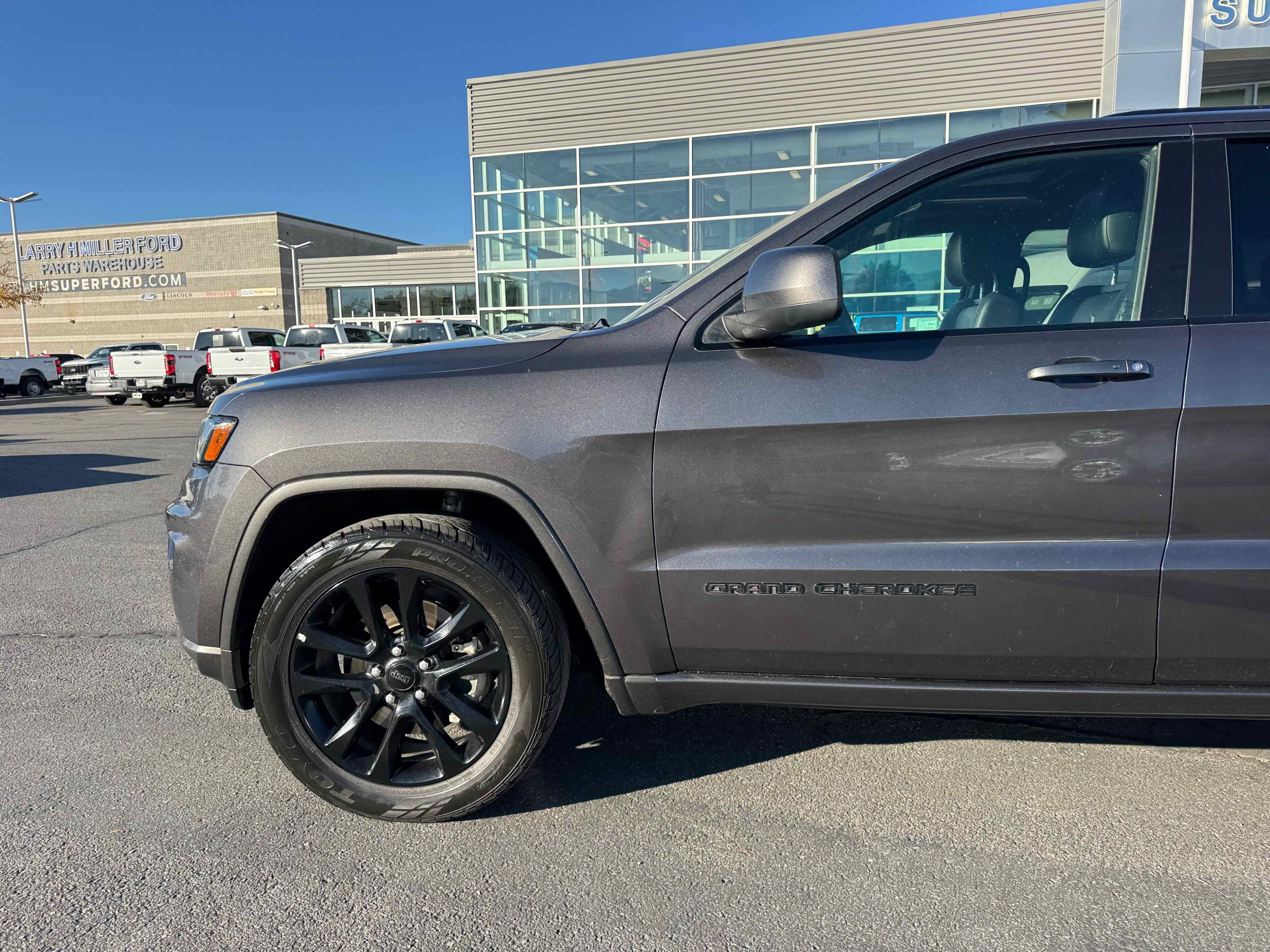 Used 2021 Jeep Grand Cherokee Laredo X image 11