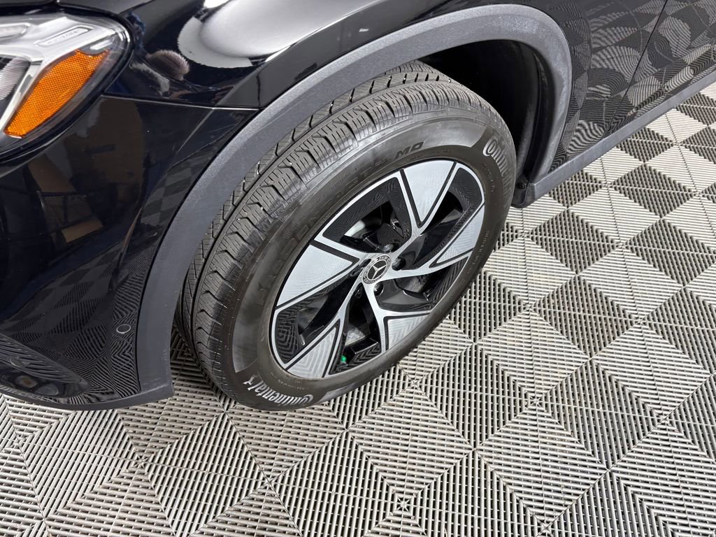 Used 2024 Mercedes-Benz GLC 300 4MATIC image 9