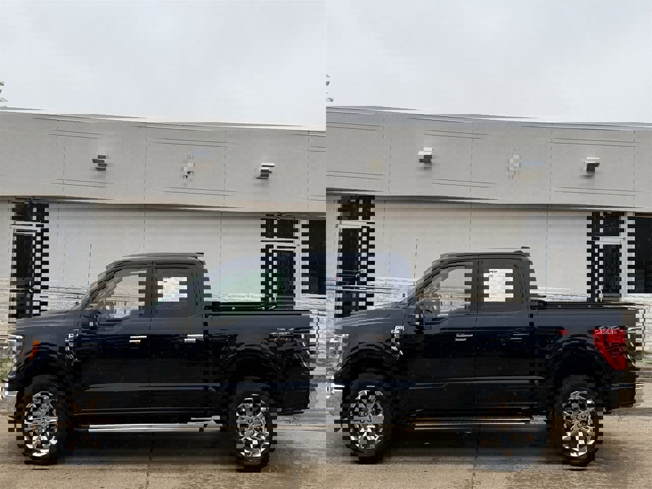 Certified 2022 Ford F150 XLT w/ Equipment Group 302A High image 3