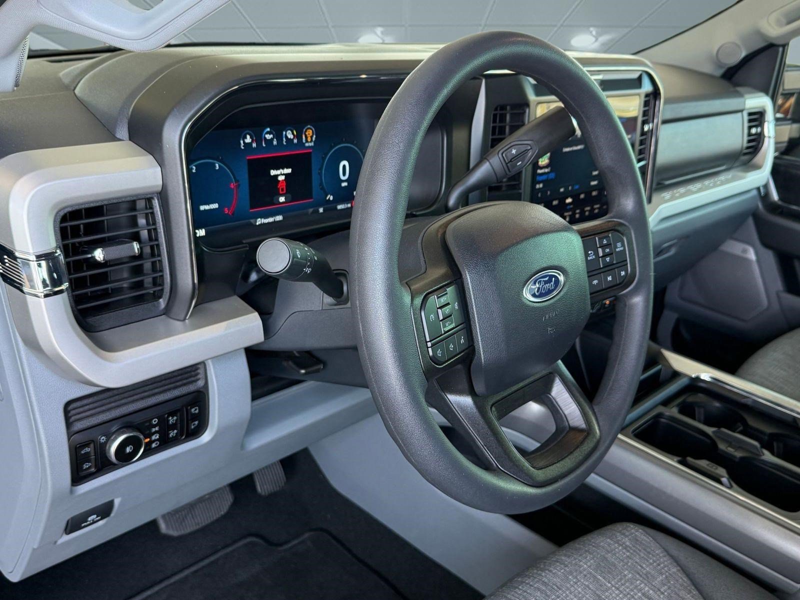 Certified 2025 Ford F250 XLT w/ Black Appearance Package AWD/4WD image 4