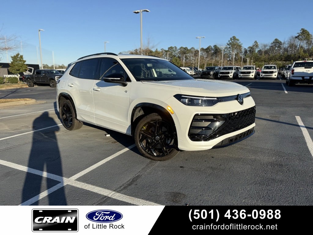 Used 2025 Volkswagen Tiguan SE R-Line image 7