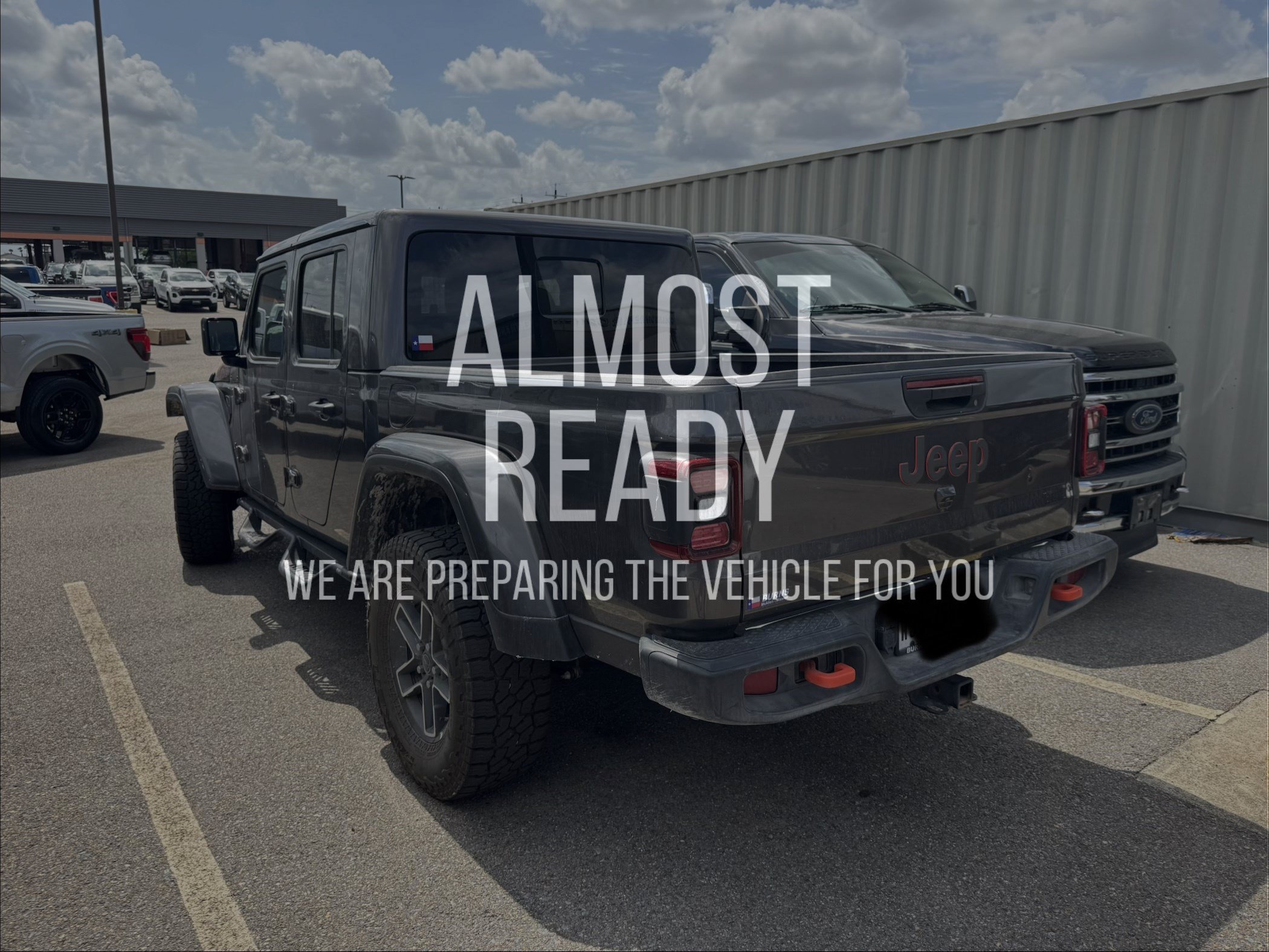 Used 2025 Jeep Gladiator Mojave AWD/4WD image 3