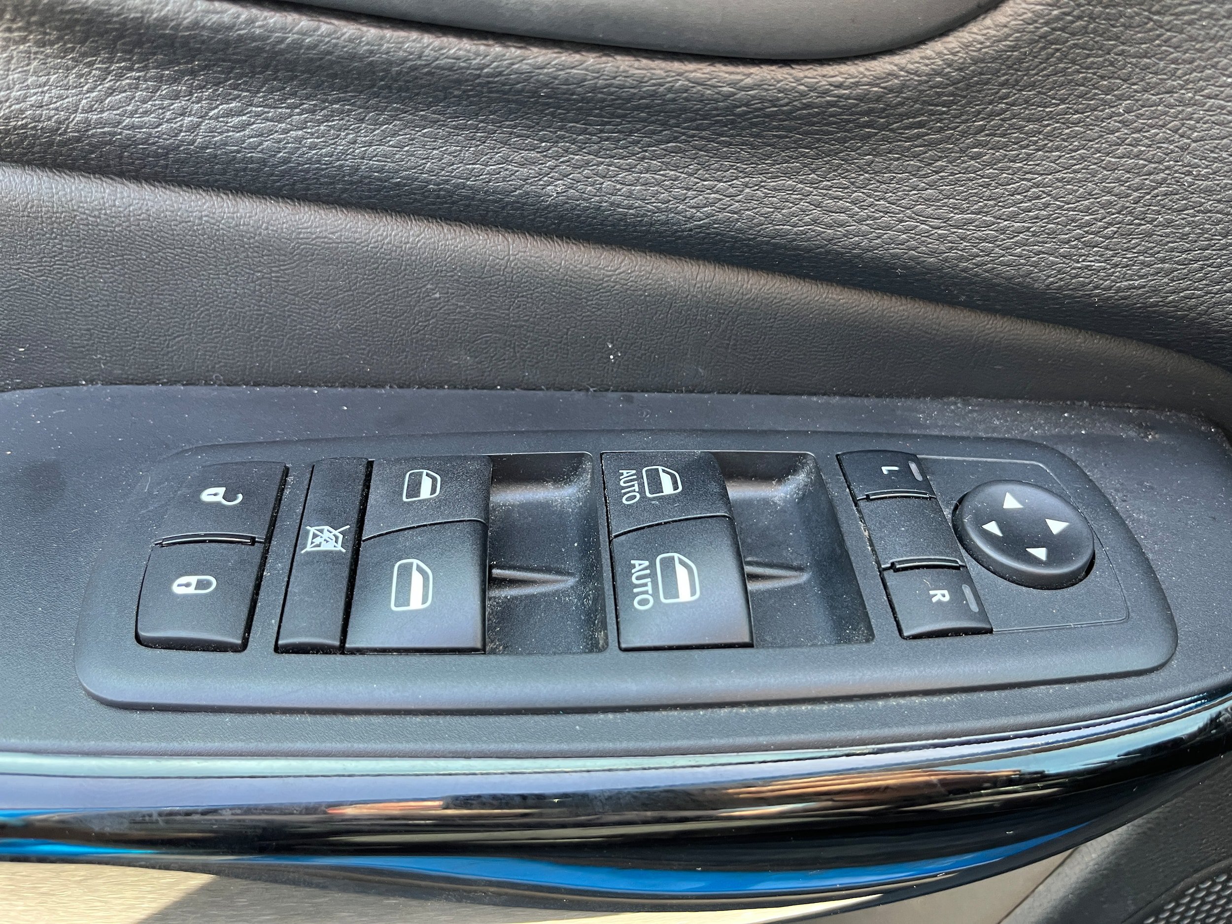 Used 2020 Jeep Cherokee Latitude Plus AWD/4WD image 23