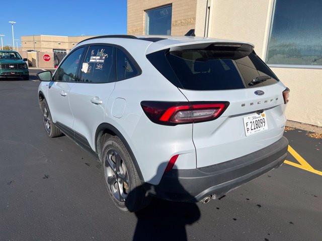 Certified 2025 Ford Escape ST-Line AWD/4WD image 3