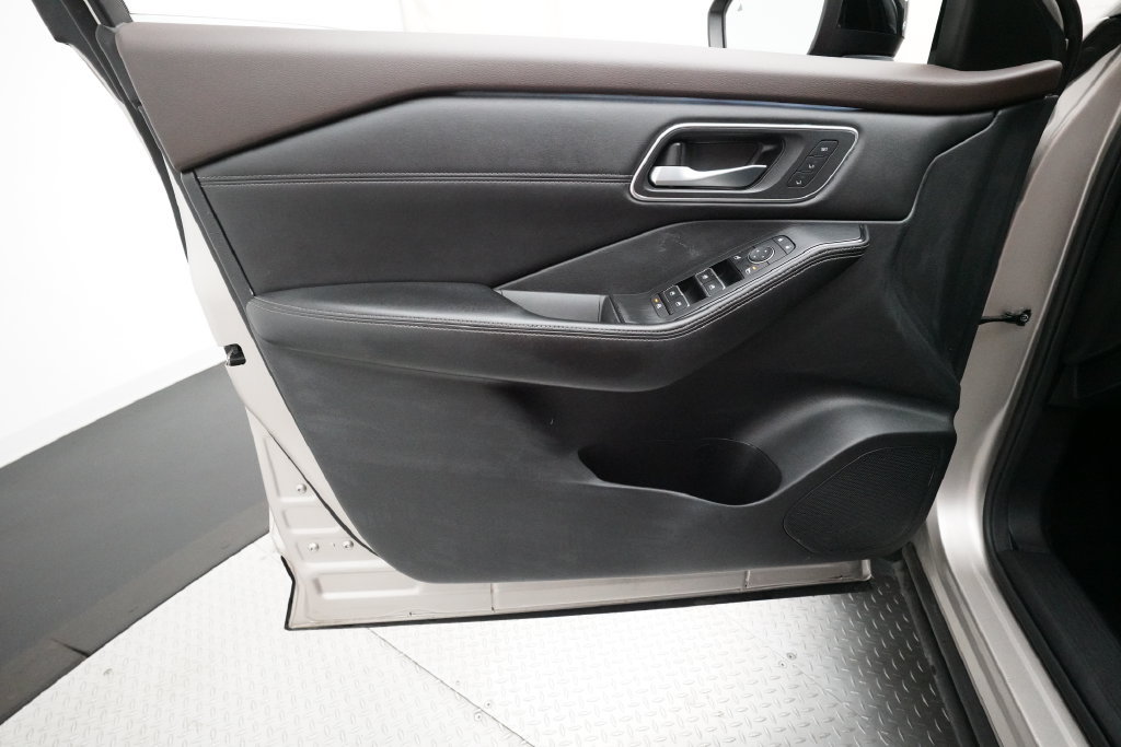 Used 2021 Nissan Rogue Platinum AWD/4WD image 27