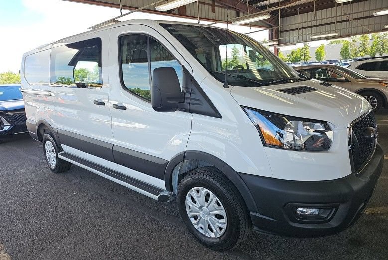 Certified 2025 Ford Transit 250 Low Roof w/ Exterior Upgrade Package RWD image 5